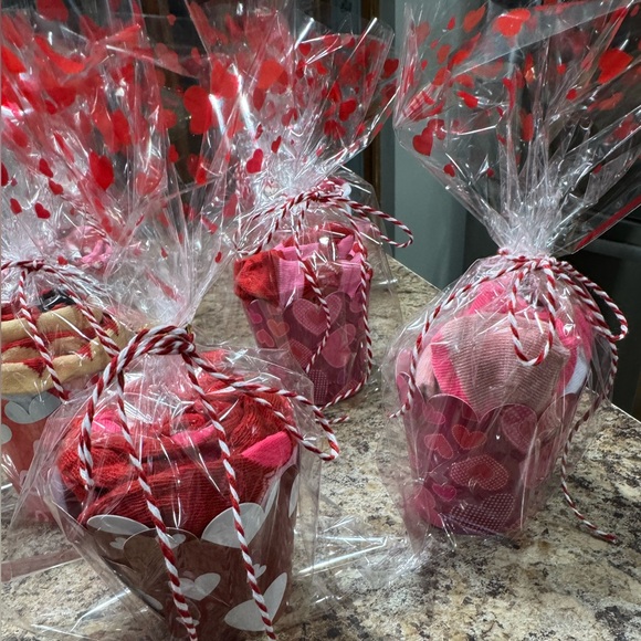 2/$10 VALENTINES CUPCAKE SOCKS❤️💝🩷 - Picture 3 of 13